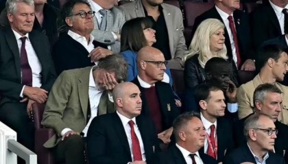 kaiyun-滕哈赫仍被“绝对信任”？高管豪言目标欧冠登顶