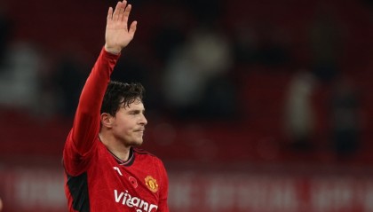 kaiyun-德天空：多特后防遭遇严重伤病危机，考虑引进林德洛夫和维加